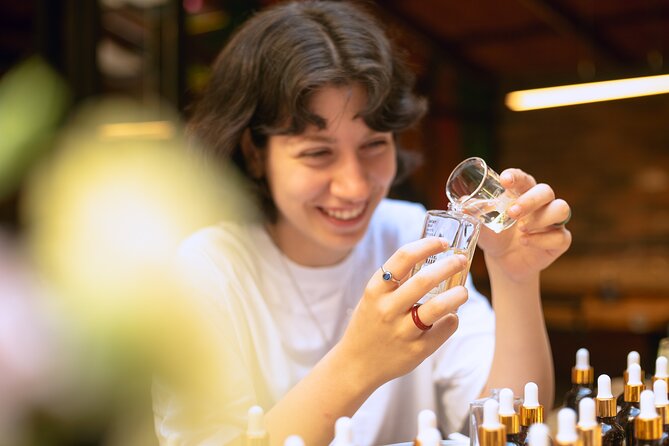 2 Hours Perfume Making Workshop in Istanbul - The first stage: learning how perfume is built