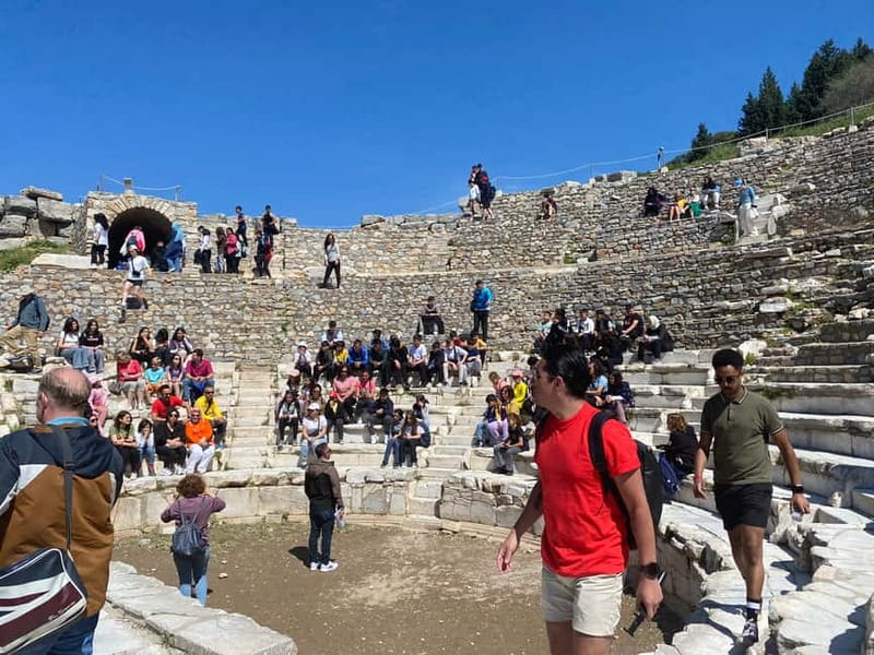 3-hour Ephesus and Terrace Houses Tour Kusadasi Cruiser Only - Meeting your guide at Kusadasi cruise port