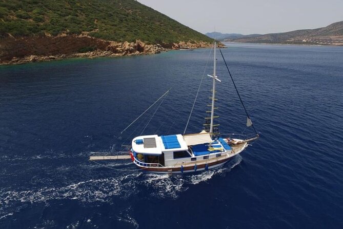 3-Hour Private Sunset Boat Tour With Dinner in Bodrum - Dinner on board, with three menu choices