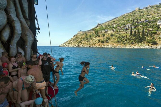 Alanya All Inclusive Pirate Boat Trip With Hotel Transfer - Entertainment, foam, and the pirate crew