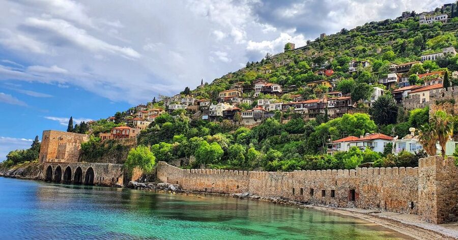 Alanya: Catamaran Boat Trip with Sunbathing and Swimming - Lunch on the Catamaran