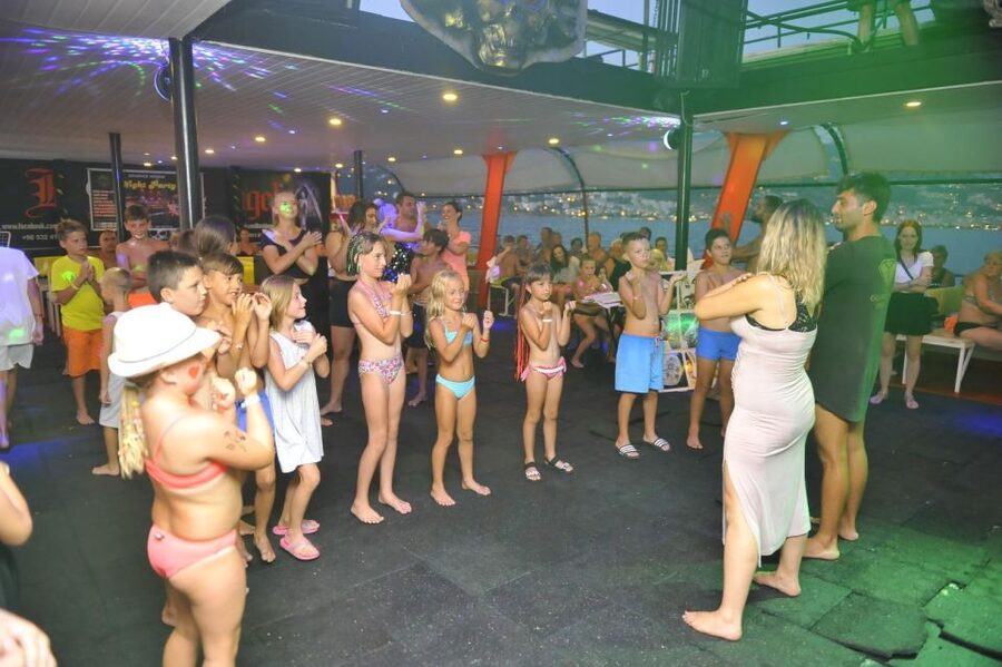 Alanya: Evening Jeep Tour with Sunset Boat Trip and Dinner - Night views and the surprise fireworks