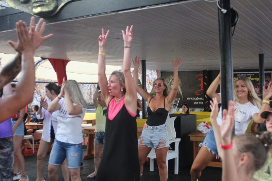Alanya: Evening Jeep Tour with Sunset Boat Trip and Dinner - Family-friendly, but not quiet