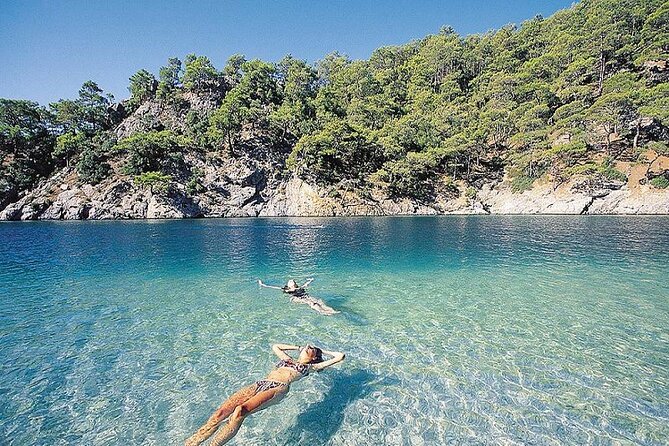 Alanya: Luxury Pirate Boat Tour with Foam Party - Lunch at the harbor with chicken, rice, or pasta