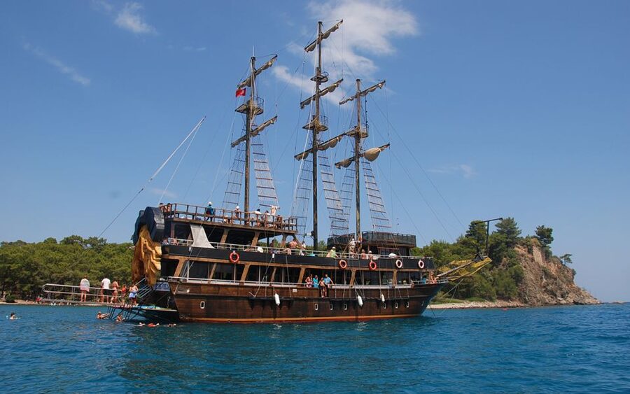 Alanya: Pirate Boat Tour with Unlimited Soft Drinks & Lunch - Quick take: what makes this boat trip useful