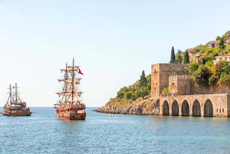 Alanya: Pirate Boat Trip with Lunch and Drinks - Lunch, soft drinks, and the onboard routine