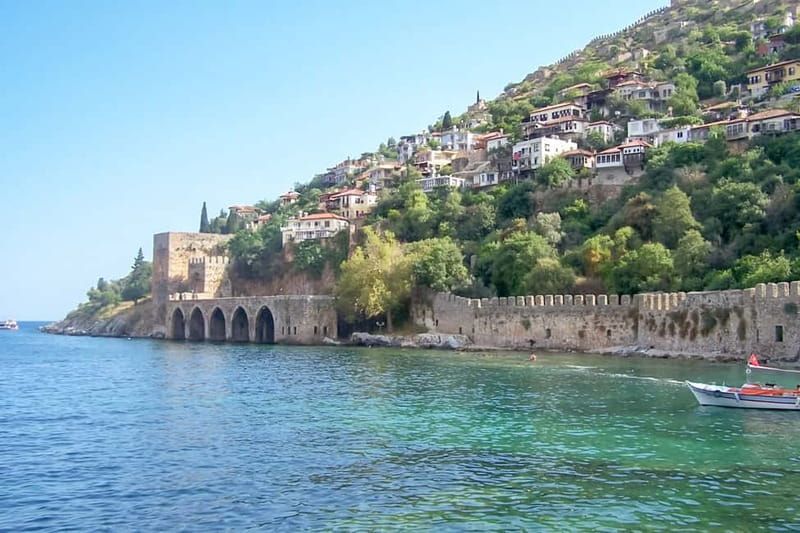 Alanya: Pirate Boat Trip with Lunch and Drinks - Seeing Alanya Castle from the sea