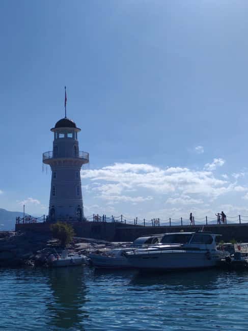 Alanya: Pirate Boat with Lunch and Unlimited Drinks - Lunch with chicken, pasta, and local salads