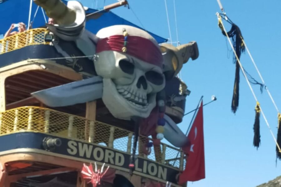 Alanya: Pirate Ship Cruise with Food and Swimming Stops - The foam party and onboard entertainment