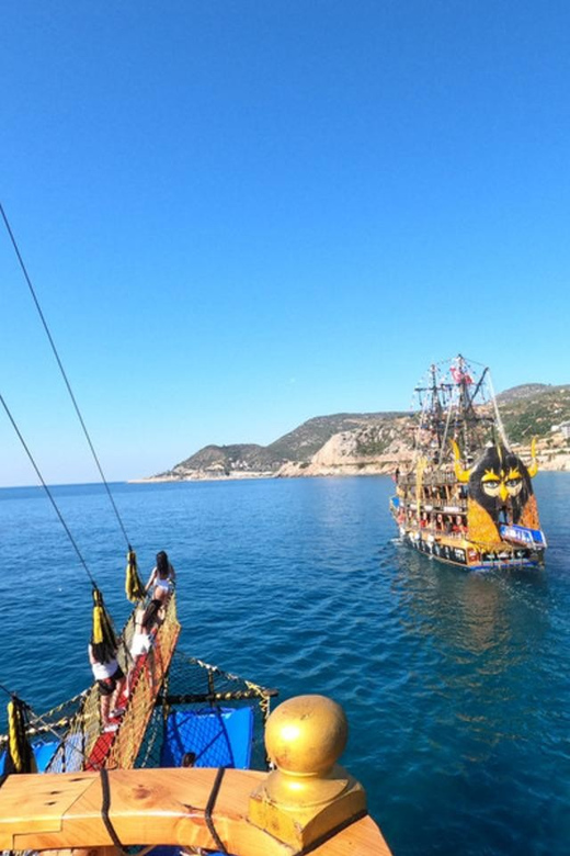 Alanya: Pirates Boat Trip with Lunch and Hotel Pickup - Three caves and a secret photo stop