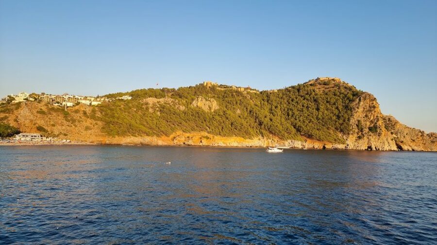 Alanya: Relax Boat Trip With Lunch & Swimming - Exploring Pirates Cave, Lovers Cave, and Phosphorous Cave