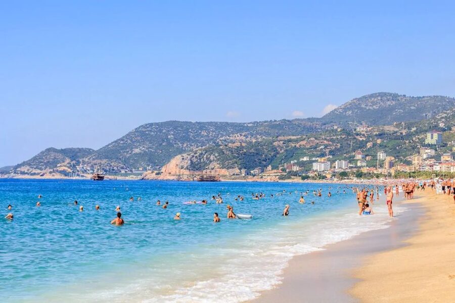 Alanya: Relax Boat Trip With Lunch & Swimming - What the boat is like during the four-hour cruise