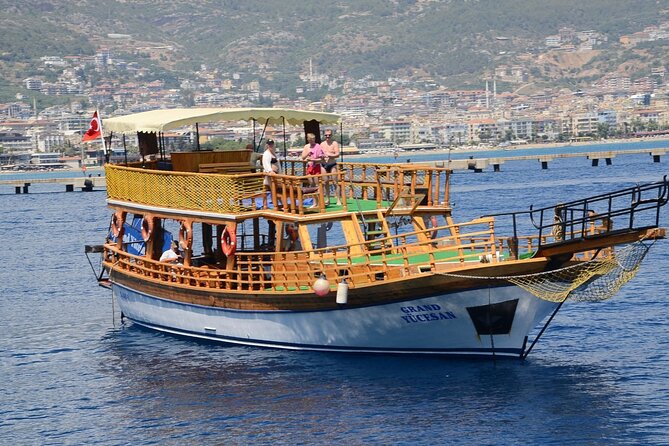 Alanya Relaxing Boat Tour with Lunch, Soft Drinks & Transfer - Leaving Alanya harbor for the coast