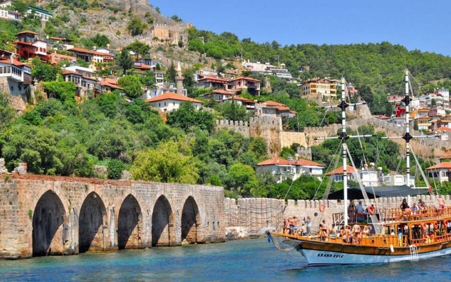 Alanya Relaxing Family Boat Tour Without Foam And Loud Music - Swim stops in coves and open water