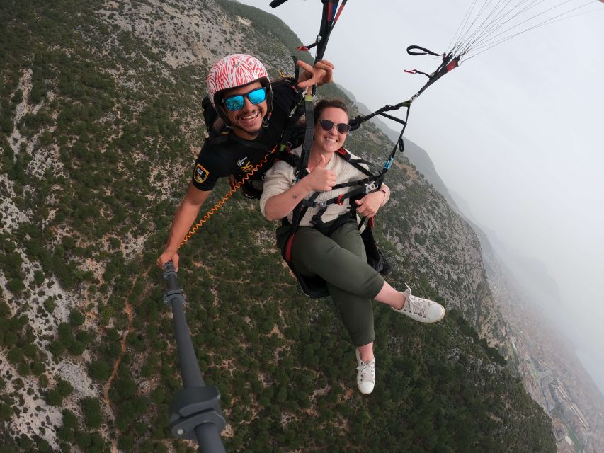 Alanya: Tandem Paragliding Over a Castle and the Sea - Meeting the pilot and preparing for takeoff