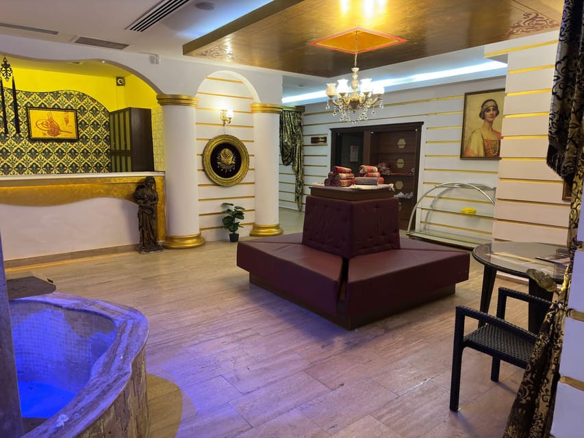 Alanya: Turkish Bath with Foam and Aromatherapy Massages - Crowds, waiting, and the shared hammam setting