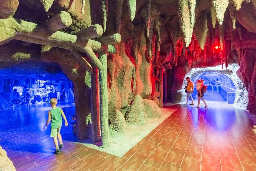 Antalya: Aquarium and Wax Museum Entry Ticket - Themed zones make the route easier to follow