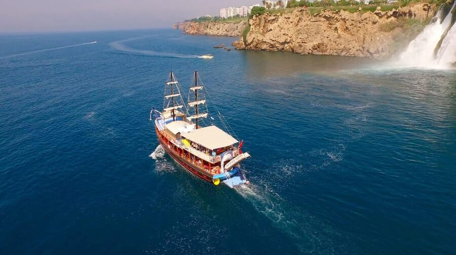 Antalya: Beach & Waterfalls Boat Trip w/ Lunch & Soft Drinks - How the crew shapes the experience
