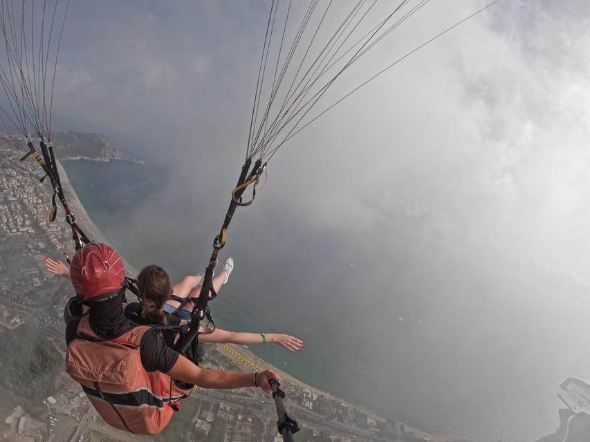 Antalya/Belek: Paragliding in Alanya with Optional Transfer - The beach stop and the office presentation