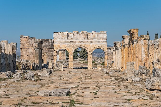 Antalya: Pamukkale & Hierapolis Tour with Lunch & Entrance - What lunch adds to the long day