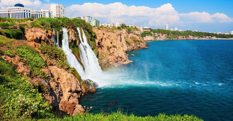 Antalya: Relax Boat Trip with Lunch to the Duden Waterfall - The morning route from Kundu toward Lara