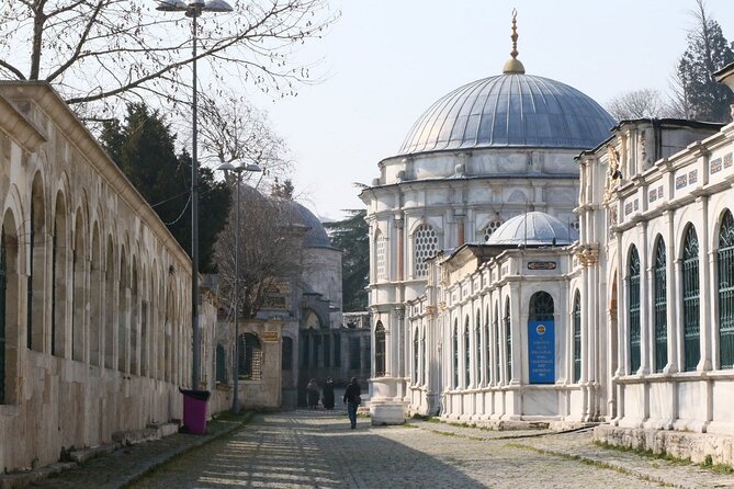 Asian Side of Istanbul: Uskudar and Kadikoy Full Day Walking Tour - Riding the Marmaray under the Bosphorus