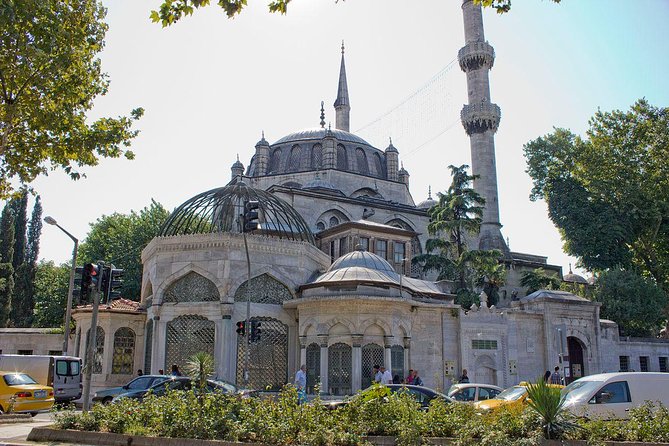 Asian Side of Istanbul: Uskudar and Kadikoy Full Day Walking Tour - Şemsi Paşa Mosque and Mimar Sinan’s waterfront design