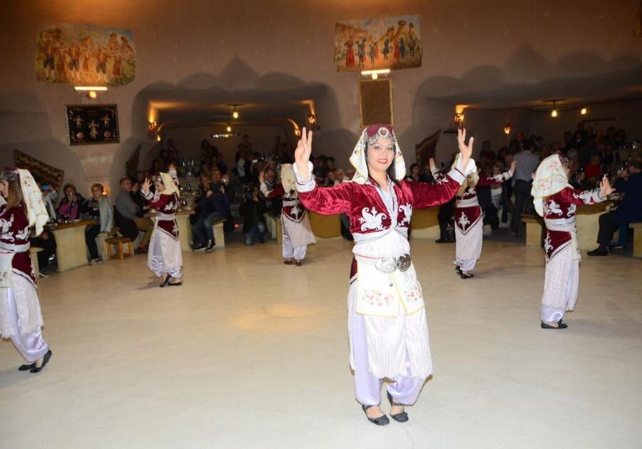 Avanos: Turkish Music and Dance Show with Dinner & Drinks - Dinner during the intermissions