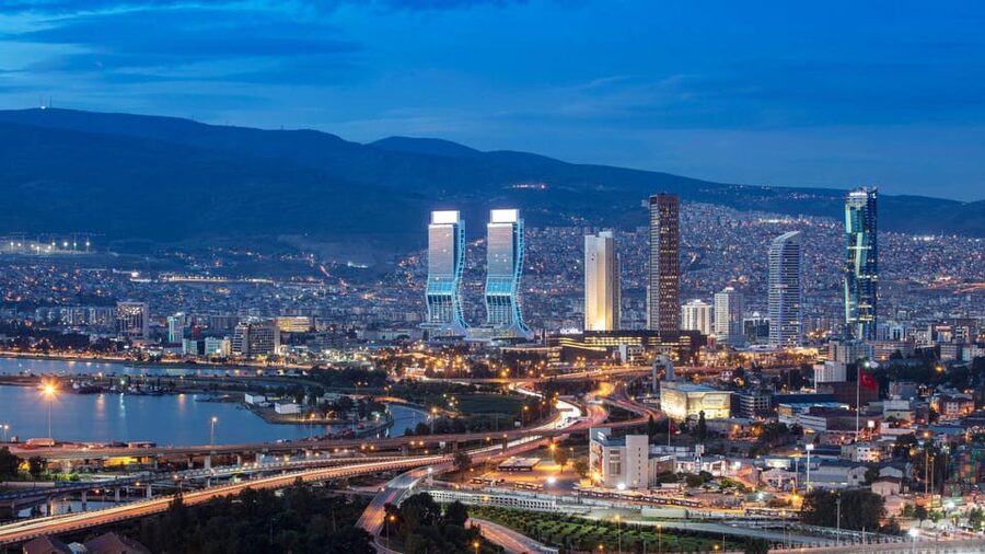 Best of Izmir: Private Walking Tour with a Local - Meeting at Konak Square and finding your bearings