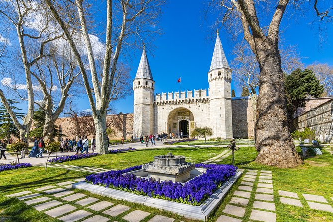 Blue Mosque Sultanahmet Old Town and Hippodrome Walking Tour - Reading the Hippodrome in 25 minutes