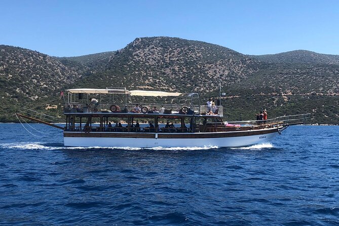 Bodrum Boat Trip With Lunch 11:00 to 17:00 - Boarding the boat and choosing your seat