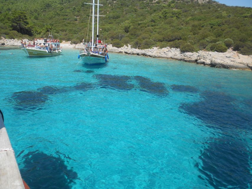 Bodrum: Full-Day Boat Trip with Lunch - Sailing toward the Bodrum Peninsula coves