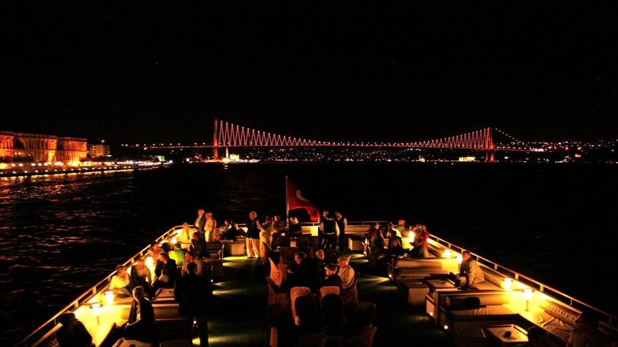 Bosphorus: Dinner Cruise with Live Performances Experience - Small details that can improve your evening