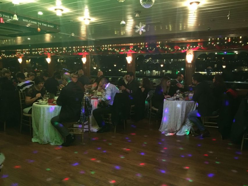 Bosphorus: Dinner Cruise with Live Performances Experience - A full program of Turkish dance and music