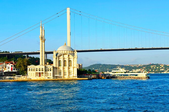 Bosphorus & Golden Horn: Sunset Yacht Cruise with Expert Guide - Topkapı Palace, Galata Tower, and the Golden Horn