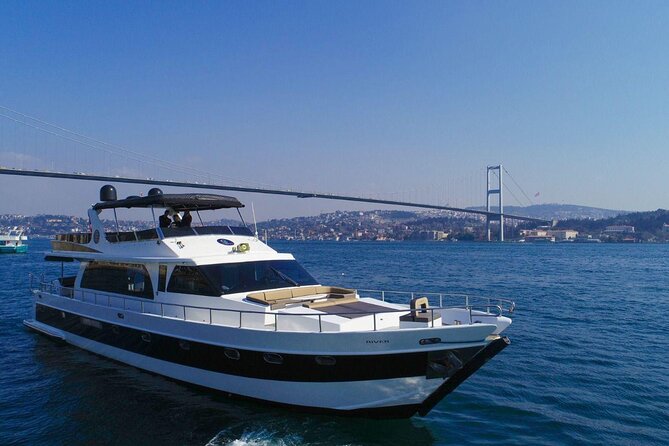 Bosphorus Night Cruise on the Luxury Yacht - Çırağan Palace and the waterfront of Beşiktaş