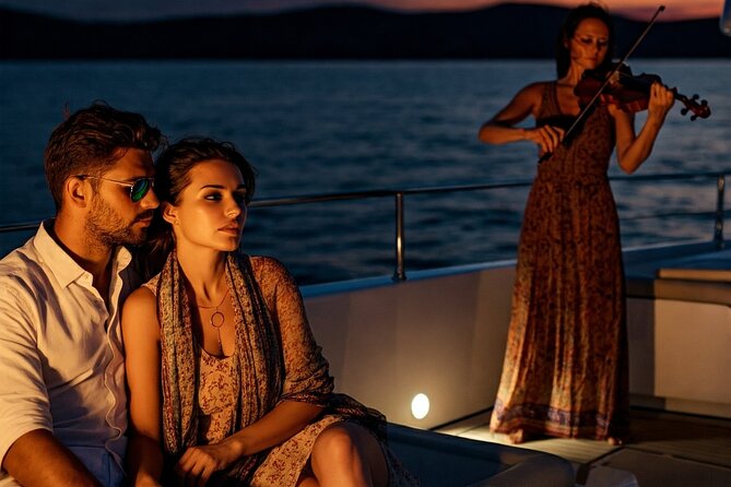 Bosphorus Night Cruise with Luxury Yacht - Fatih Sultan Mehmet Bridge and Anadolu Hisarı
