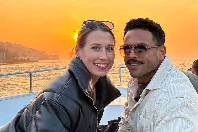 Bosphorus Sunset Cruise on Luxury Yacht with Transfers - Anadolu Hisarı, Küçüksu, and Beylerbeyi from the Asian side