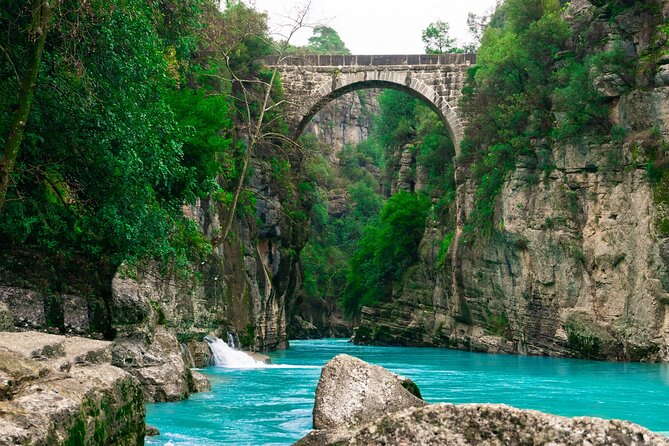 Canyoning and Rafting Adventure - Canyoning through the canyon
