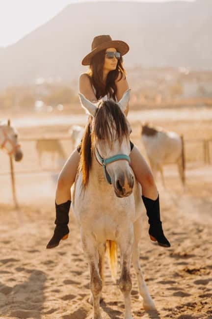 Cappadocia: Fascinating Horse Tour in Göreme Valleys - Meeting the horses and starting the ride
