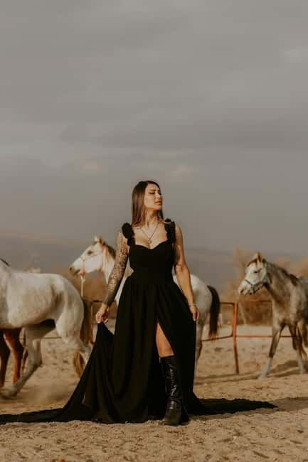 Cappadocia: Fascinating Horse Tour in Göreme Valleys - How the guiding shapes the visit