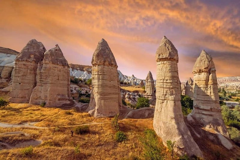 Cappadocia: Guided Red Tour with Lunch and Ticket - Uchisar Castle area: a strong opening view