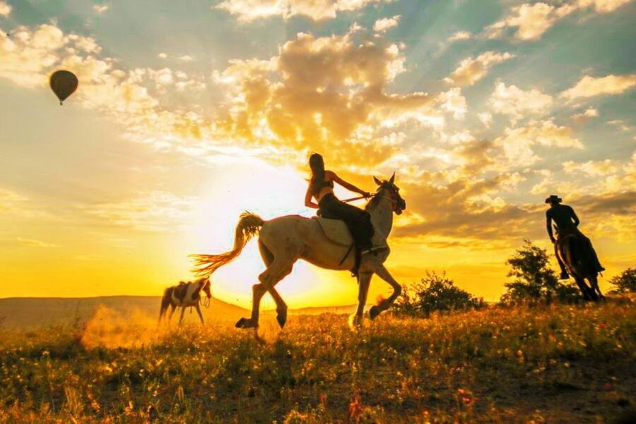 Cappadocia: Horse Riding Tour Sunset or Day Time with Pickup - What the guide adds to the ride