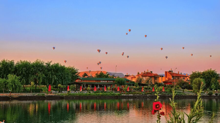 Cappadocia: RED & GREEN MIX TOUR - Why this red and green combination works
