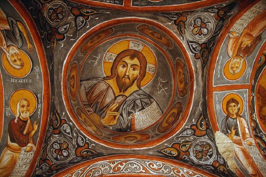 Cappadocia: Red Tour with Entry Fees and Lunch - Guides, languages, and group rhythm