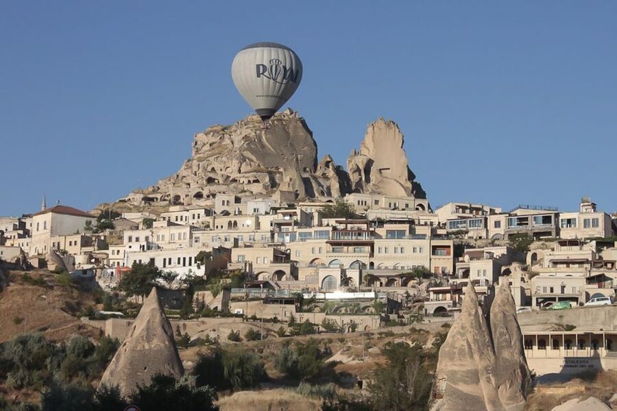 Cappadocia: Royal King Flight - The pre-flight briefing and basket setup