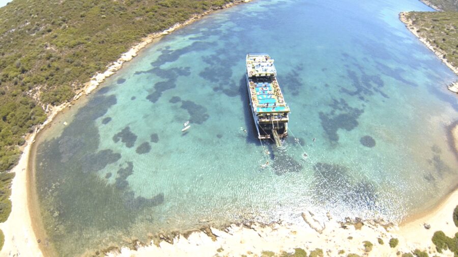 Cesme: Islands and Bays Boat Trip with BBQ Lunch - Aquarium Bay and the first hour in the sea