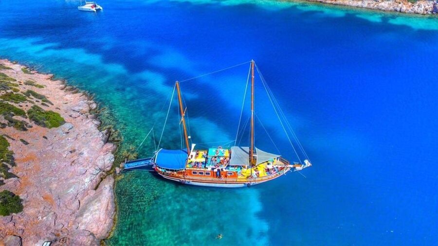 Cesme: Small Group Boat Tour with Open Buffet Lunch - Starting the day at Cesme port