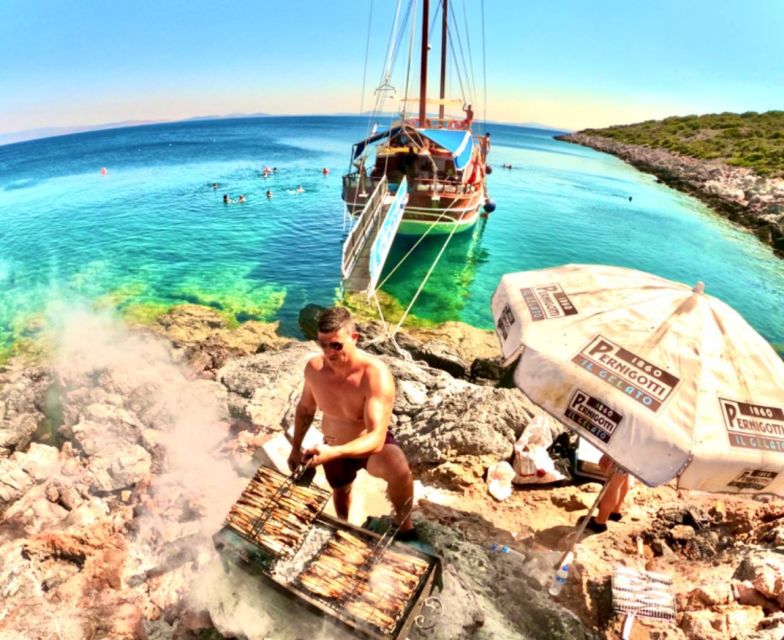 Cesme: Small Group Boat Tour with Open Buffet Lunch - Lunch on board or in a secluded bay