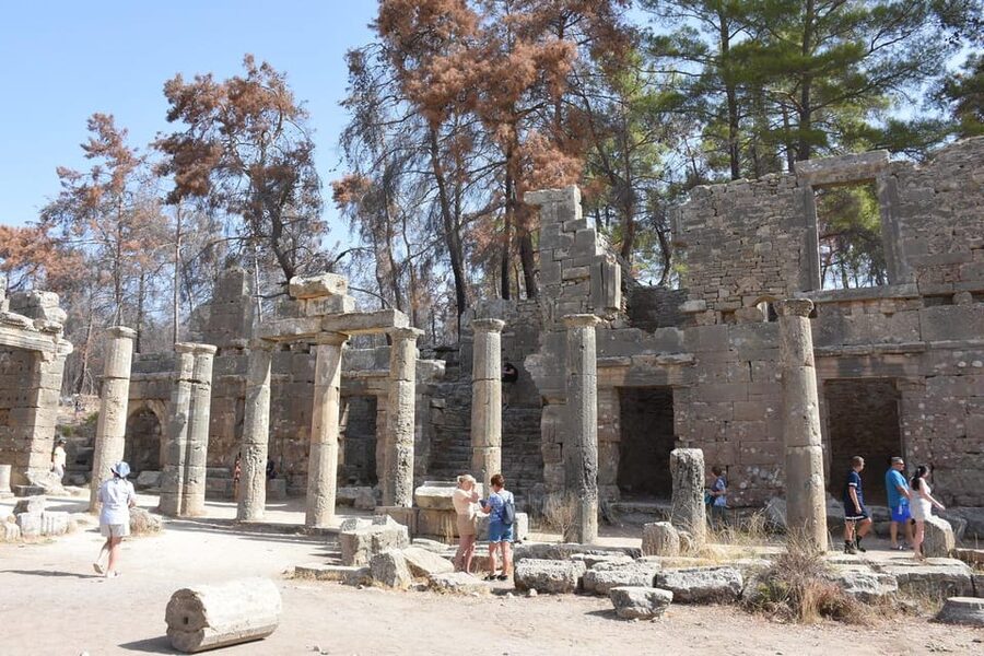 City of Side: Cabrio Bus & Green Lake Boat Tour with Lunch - Seleukia brings Roman ruins into the day